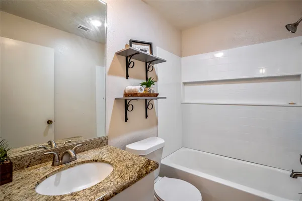 $1,950 | 11817 Southlake Drive, Houston, TX 77077