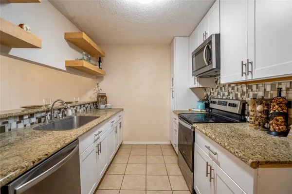 $1,950 | 11817 Southlake Drive, Houston, TX 77077