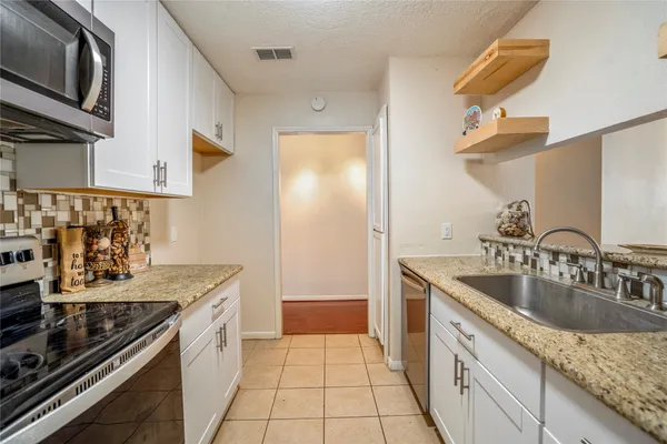 $1,950 | 11817 Southlake Drive, Houston, TX 77077
