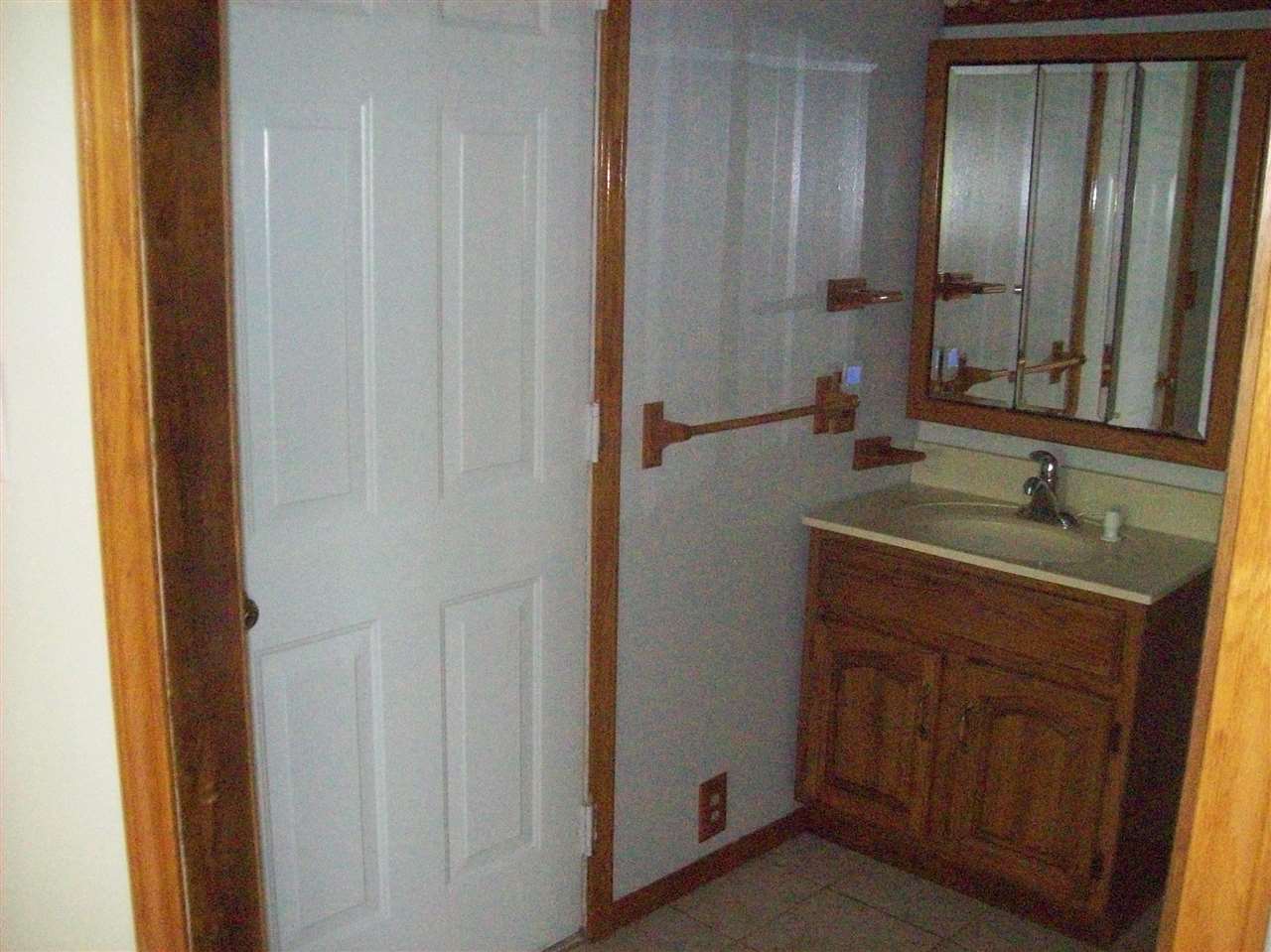 6033 Hopkins Road Flint, MI 48506 - Photo 15 of 29 50044067-15.JPG
