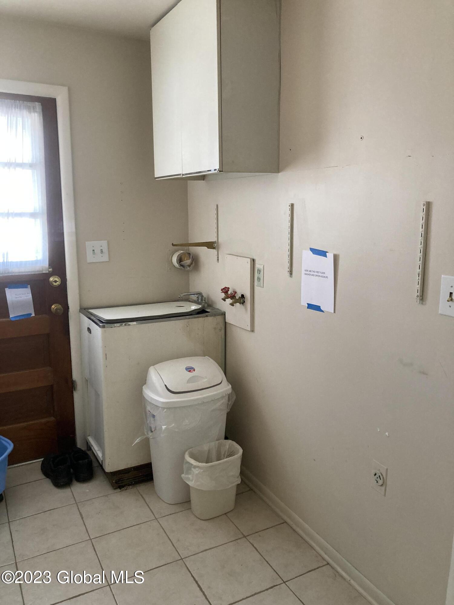 9 Collins Place Albany, NY 12208 - Photo 17 of 24 9 Collins (8