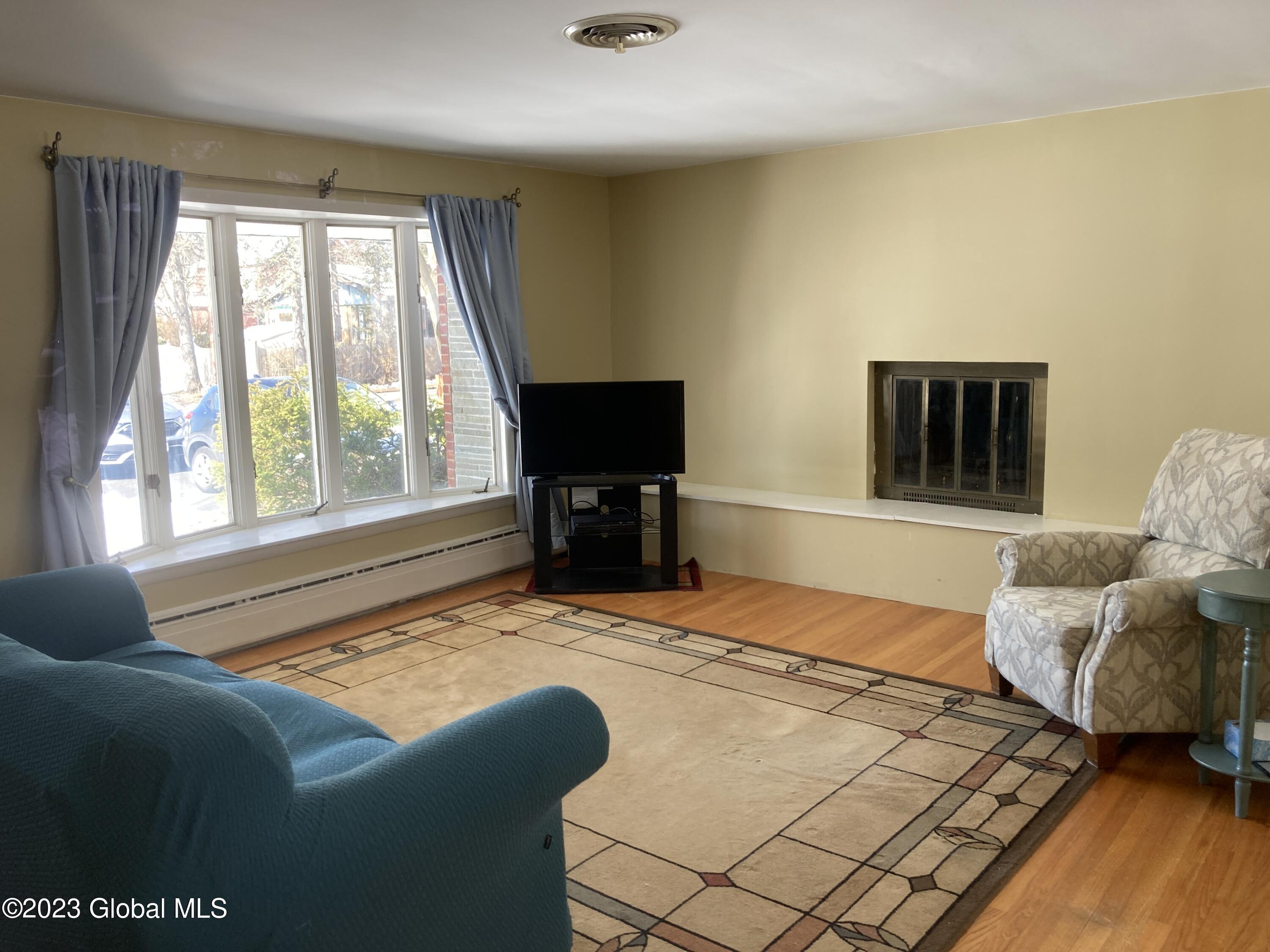 9 Collins Place Albany, NY 12208 - Photo 2 of 24 9 Collins (2