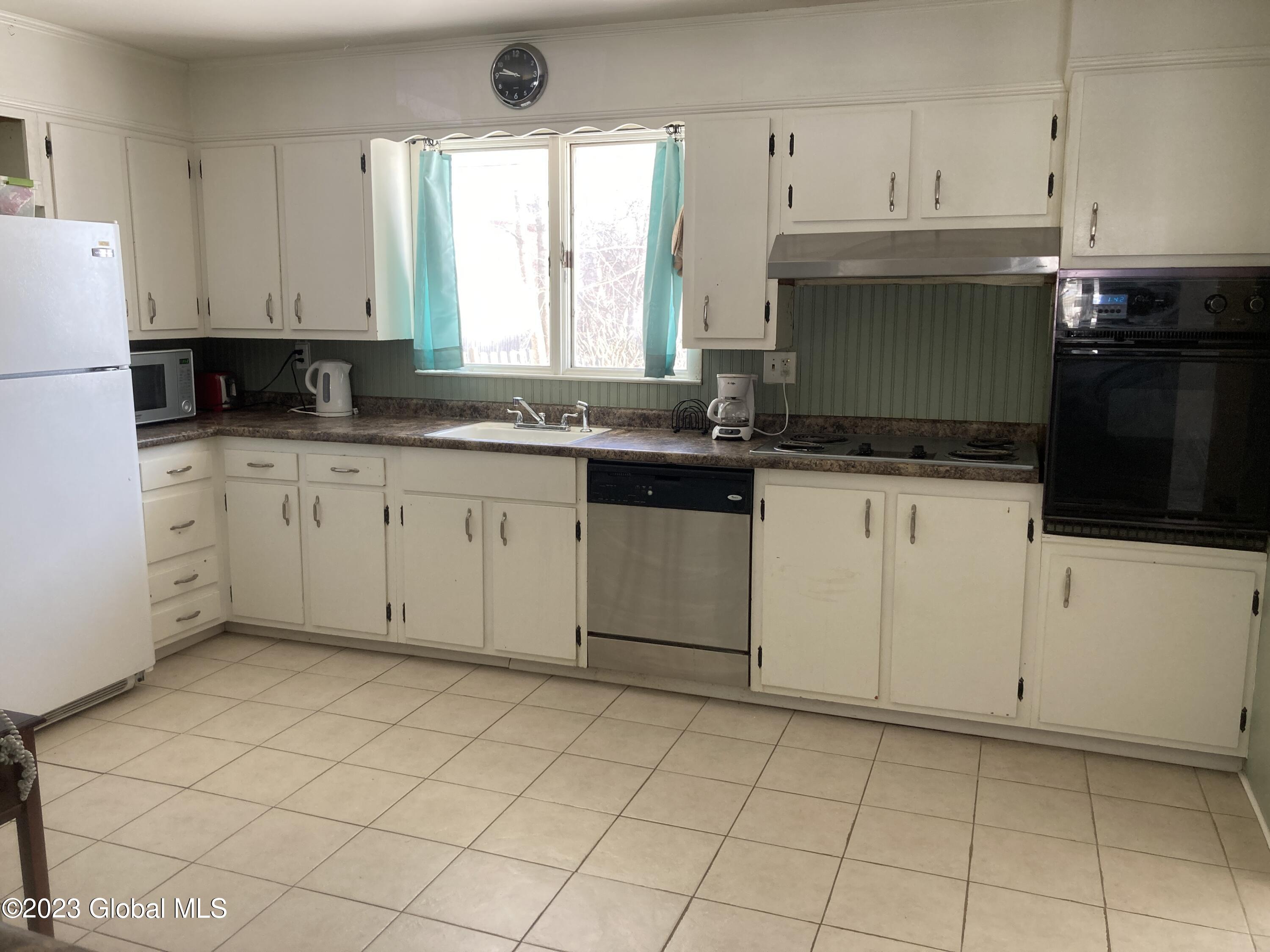 9 Collins Place Albany, NY 12208 - Photo 9 of 24 9 Collins (6a