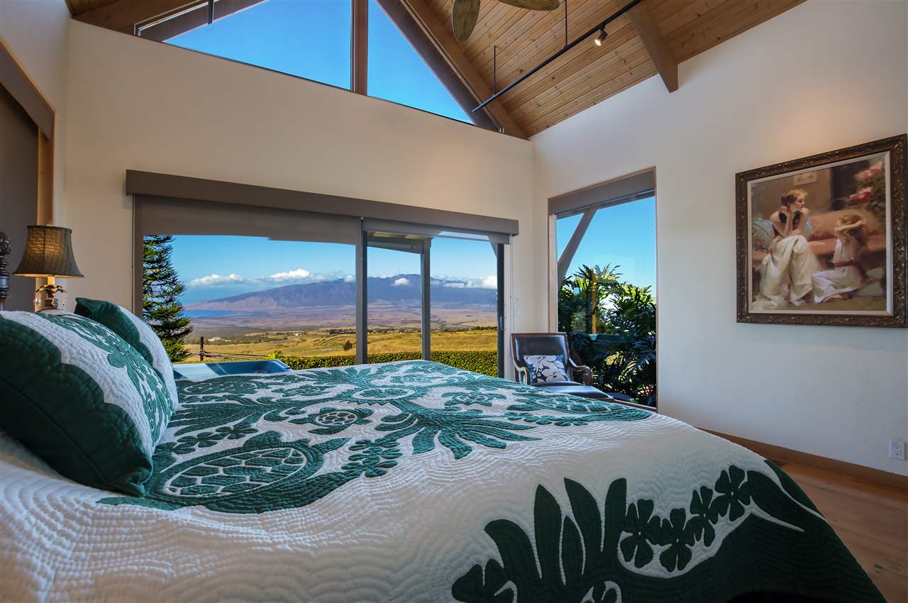 2623 Lower Kula Road Kula, HI 96790 - Photo 12 of 29 a view of a bedroom