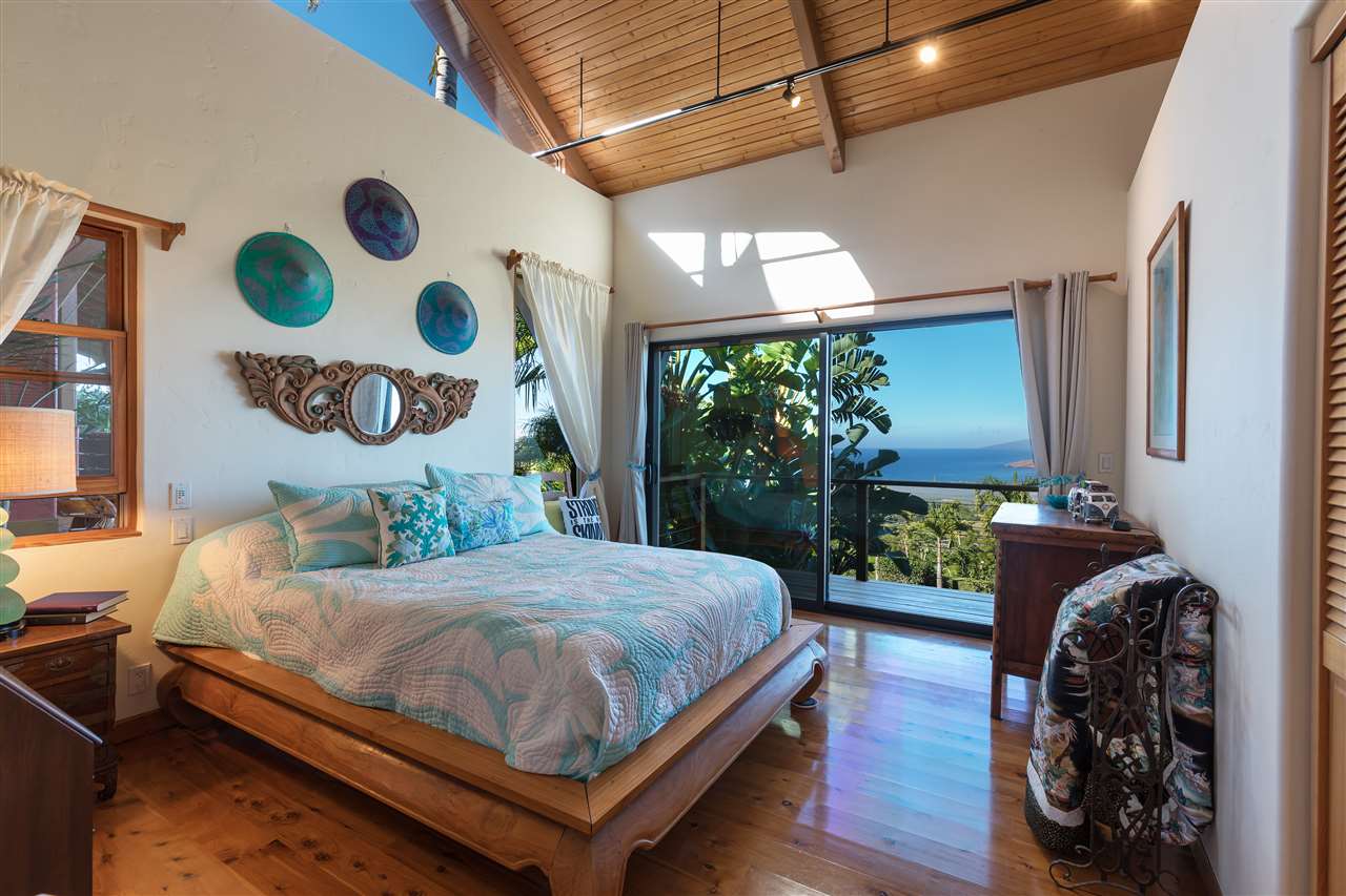 2623 Lower Kula Road Kula, HI 96790 - Photo 20 of 29 a bedroom with a bed and a window