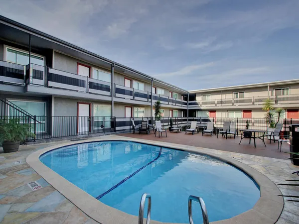 $1,375 | 3110 Red River Street, Unit 306, Austin, TX 78705