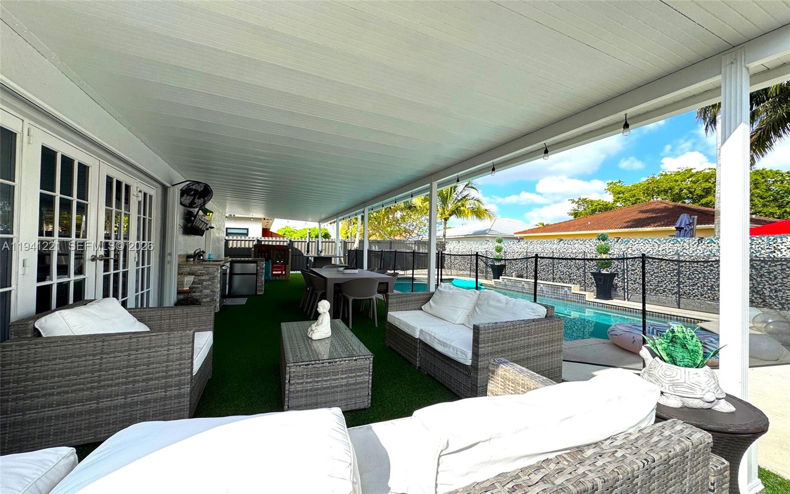 14531 Southwest 180th Terrace Miami, FL 33177 - Photo 4 of 32