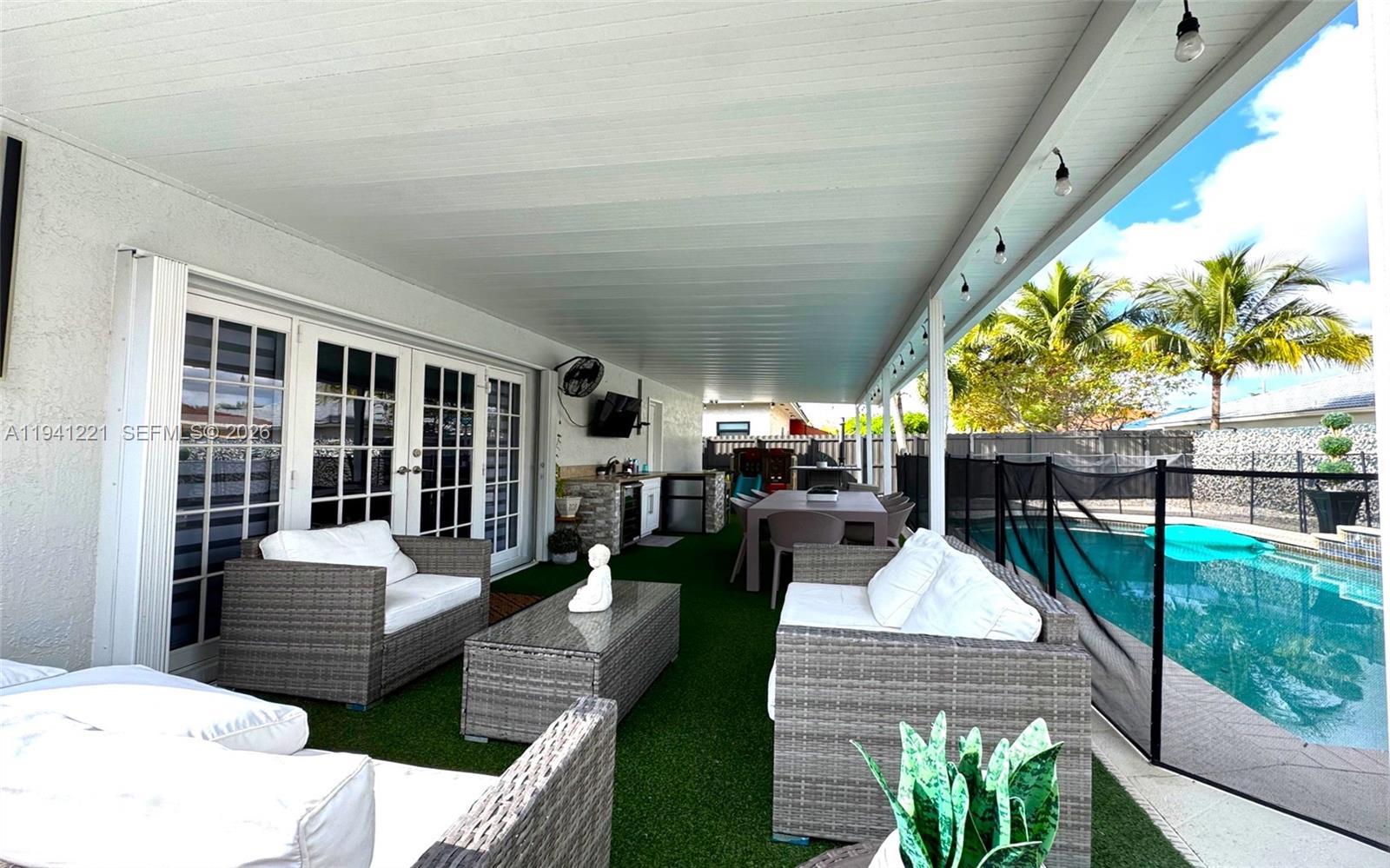 14531 Southwest 180th Terrace Miami, FL 33177 - Photo 5 of 32