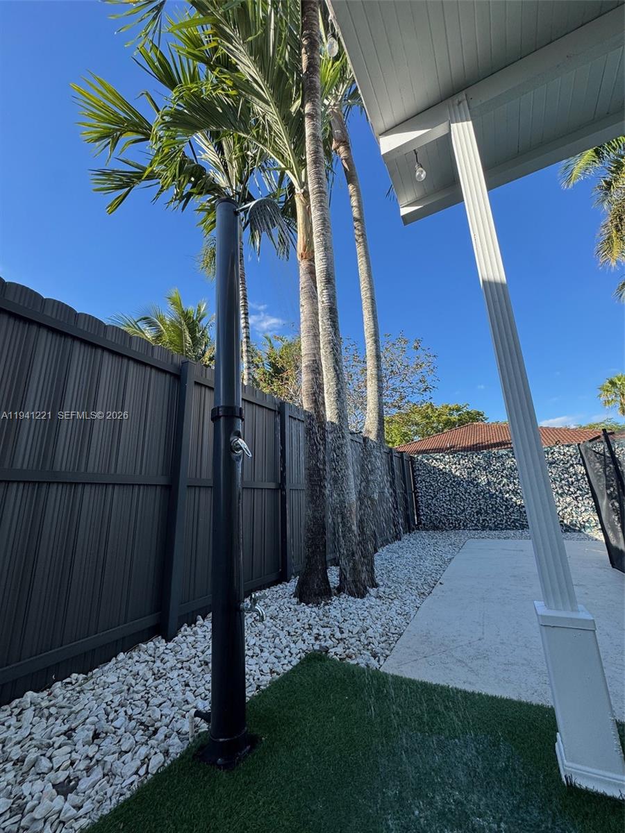 14531 Southwest 180th Terrace Miami, FL 33177 - Photo 6 of 32