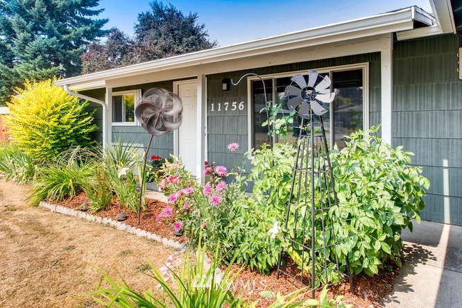 11756 Southeast 158th Place Renton, WA 98058 - Photo 2 of 22 Gallery Image 2