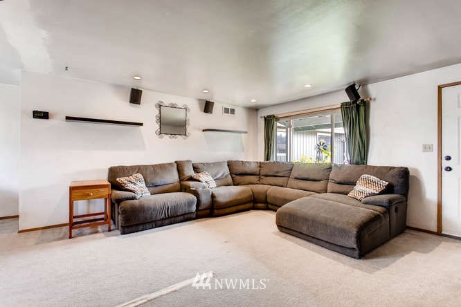 11756 Southeast 158th Place Renton, WA 98058 - Photo 4 of 22 Gallery Image 4
