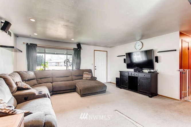 11756 Southeast 158th Place Renton, WA 98058 - Photo 5 of 22 Gallery Image 5