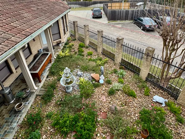 a view of an outdoor space