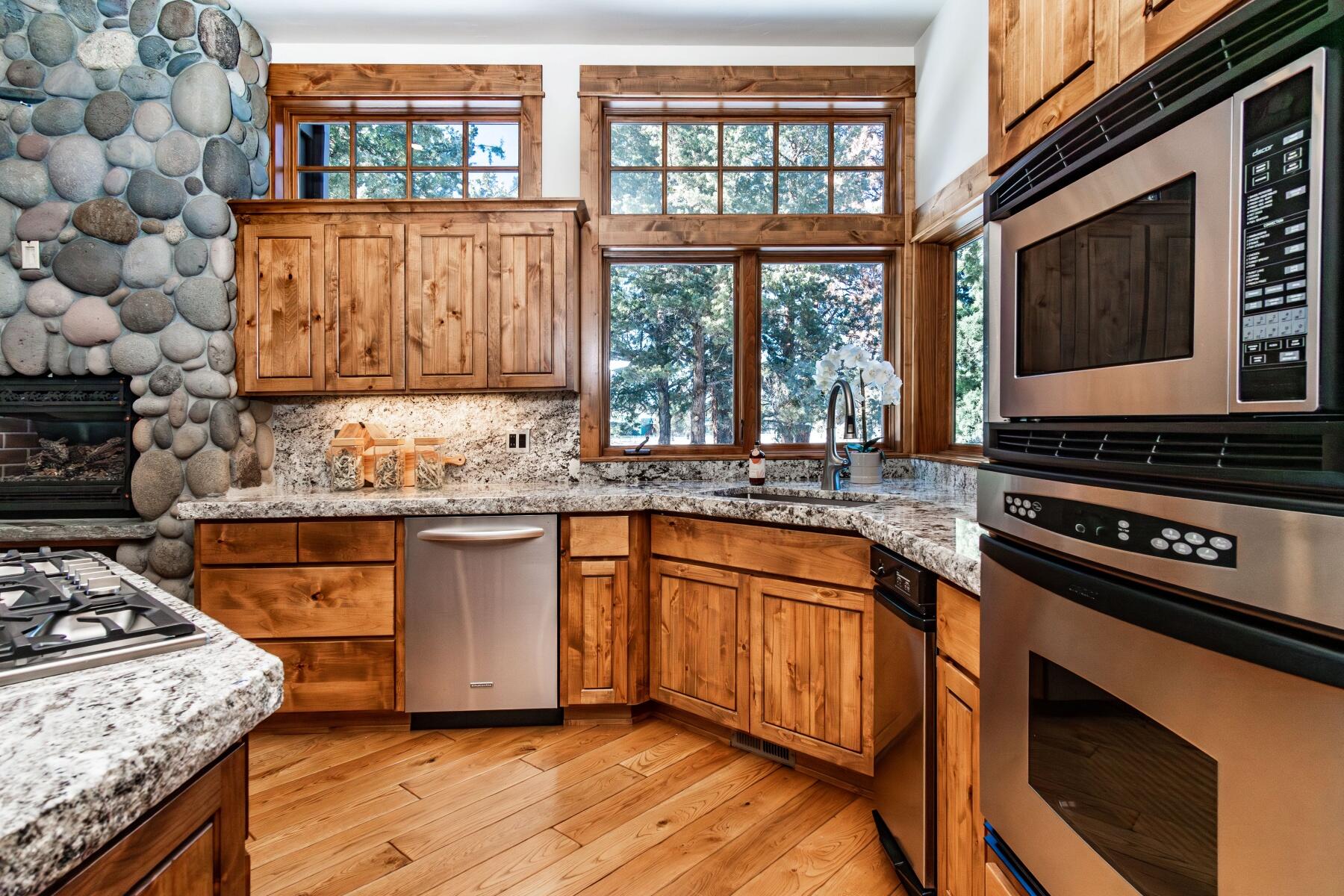 18355 Pinehurst Road Bend, OR 97703 - Photo 16 of 56 batch_17