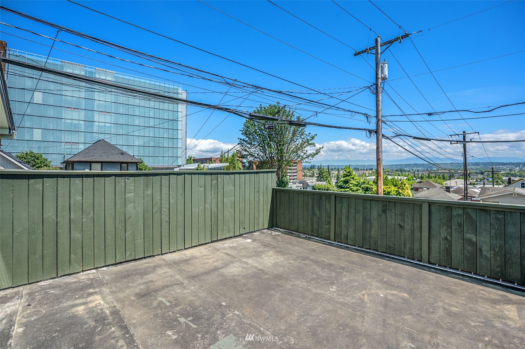 3113 Oakes Avenue Everett, WA 98201 - Photo 20 of 38 a view of a backyard