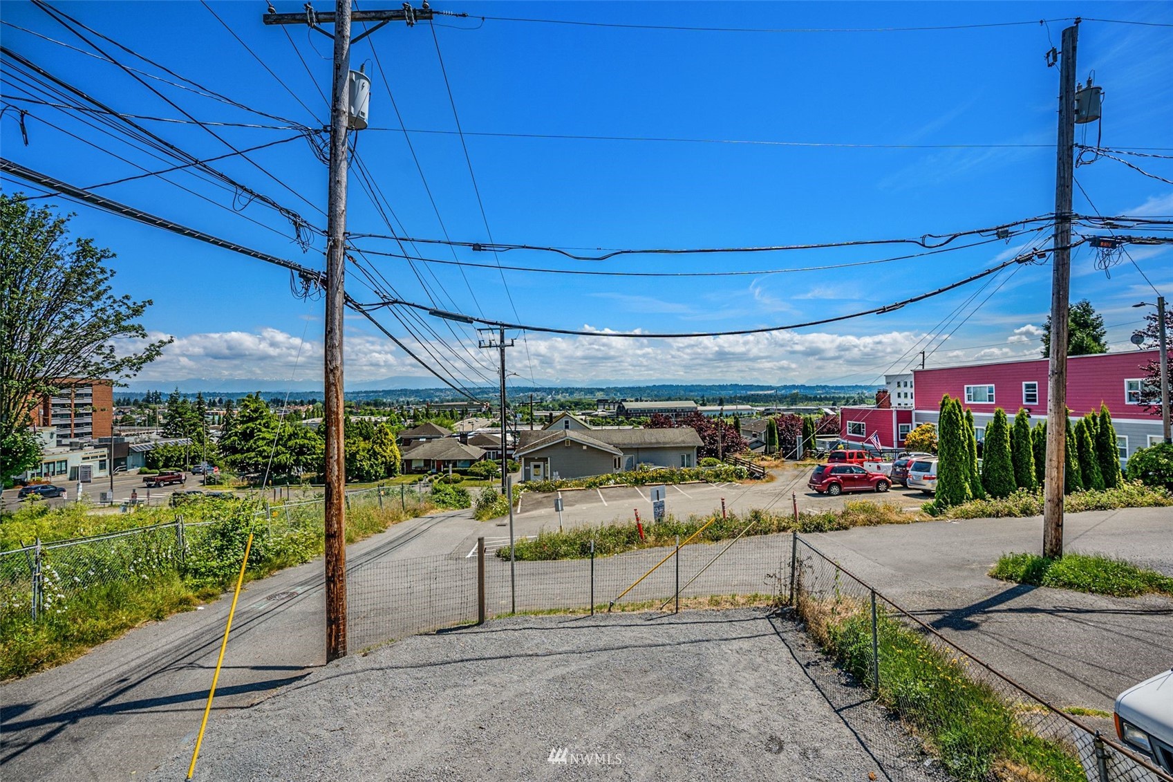 3113 Oakes Avenue Everett, WA 98201 - Photo 24 of 38 a view of a patio with table and chairs under an umbrella