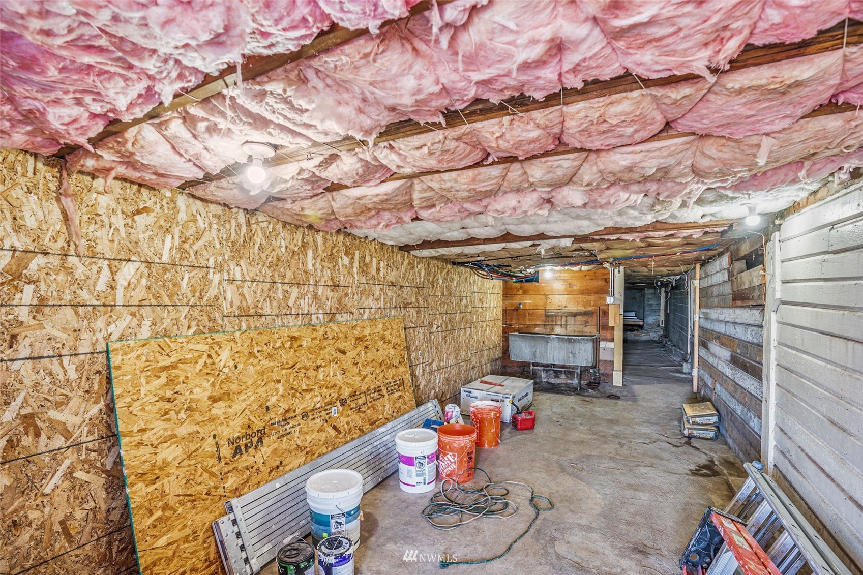 3113 Oakes Avenue Everett, WA 98201 - Photo 33 of 38 a room with storage and a table