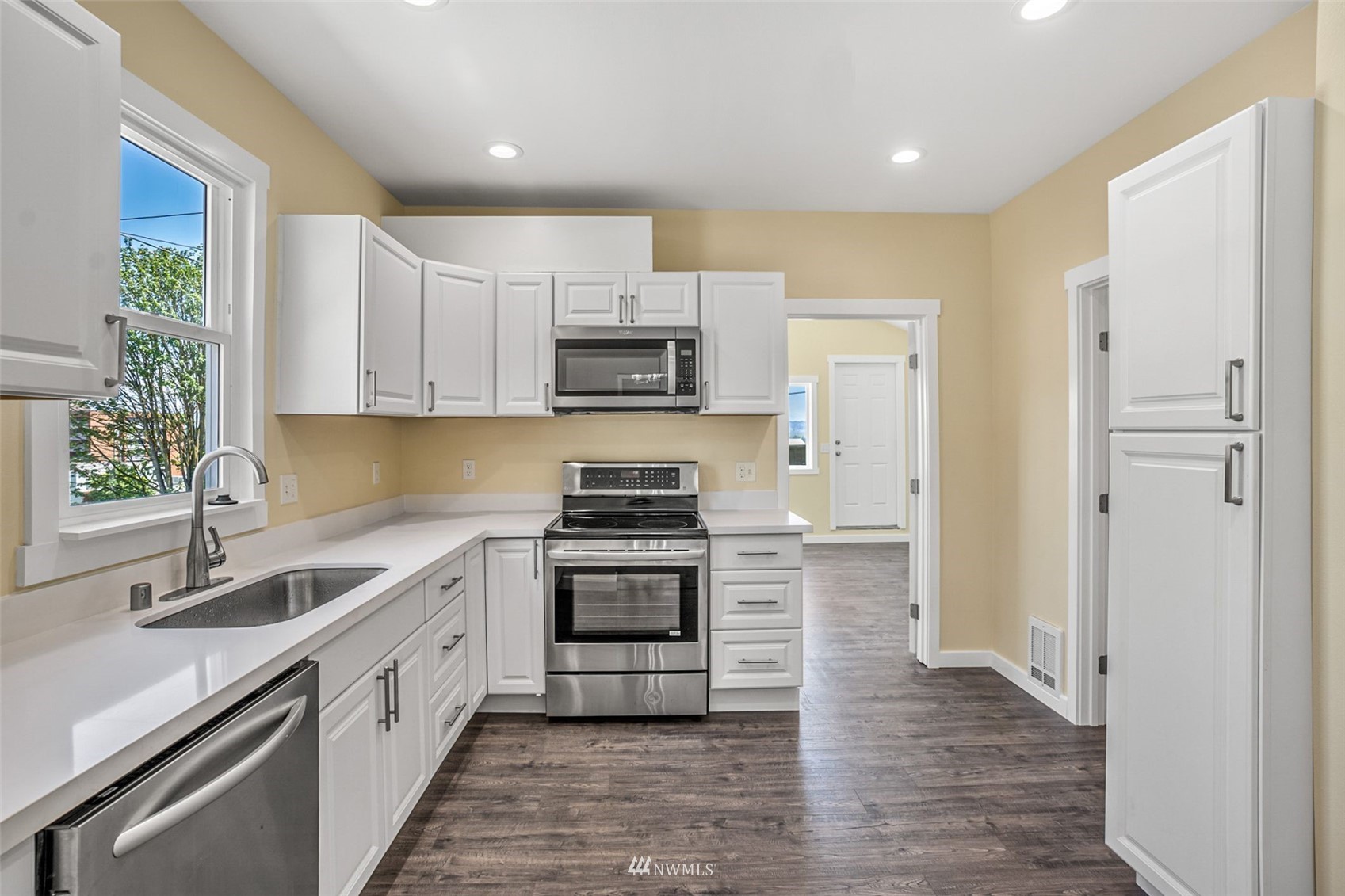 3113 Oakes Avenue Everett, WA 98201 - Photo 10 of 38 a kitchen with stainless steel appliances granite countertop a sink stove and refrigerator