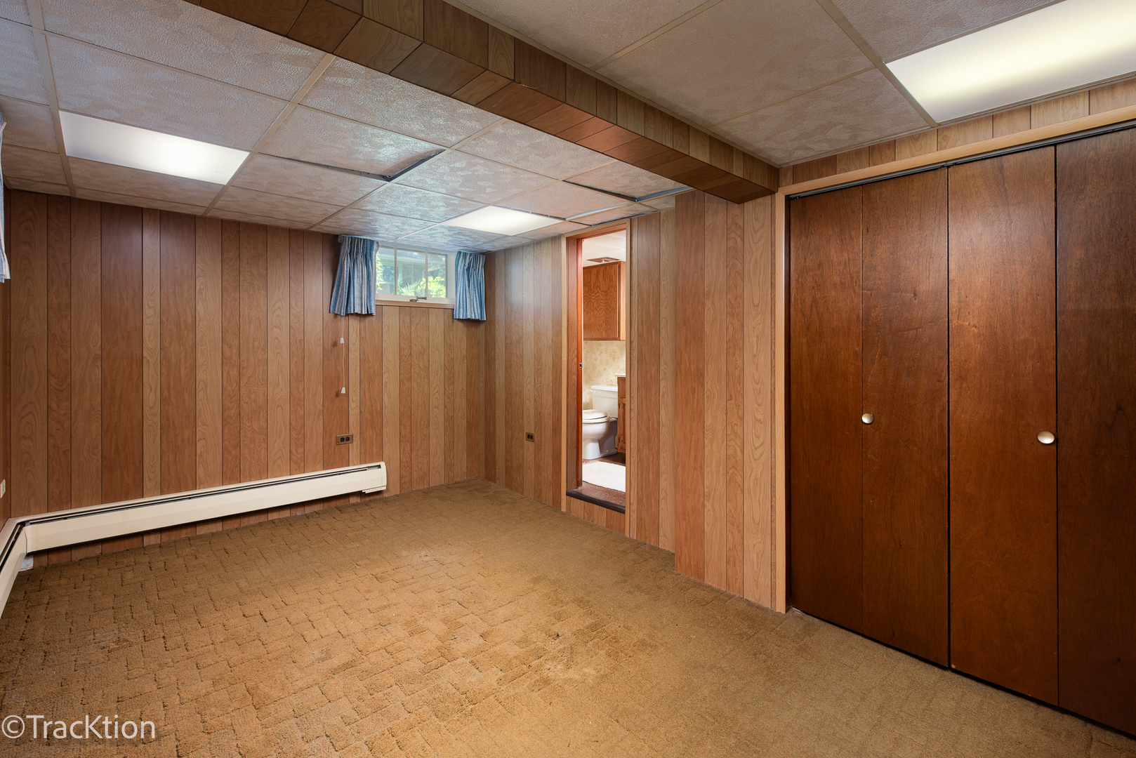 454 Andrus Road Darien, IL 60561 - Photo 11 of 20 an empty room with closet area