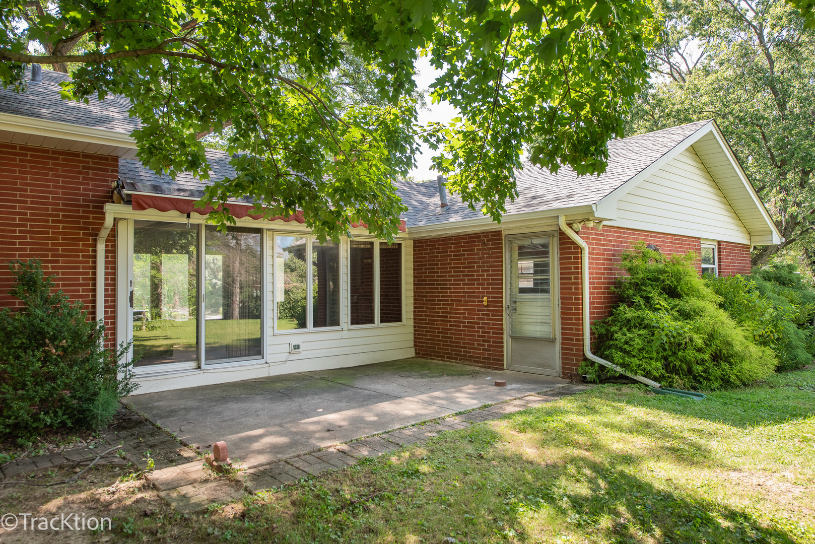 454 Andrus Road Darien, IL 60561 - Photo 17 of 20 a view of a house with backyard and garden