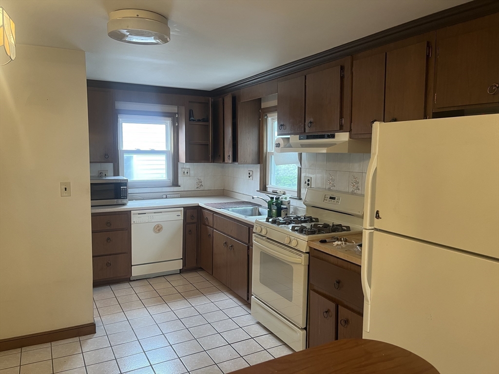 18 Kingsland Road Boston, MA 02132 - Photo 5 of 11