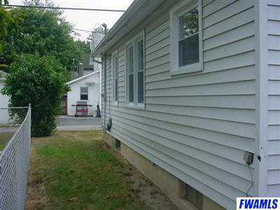 916 Adams Street Decatur, IN 46733 - Photo 3 of 8