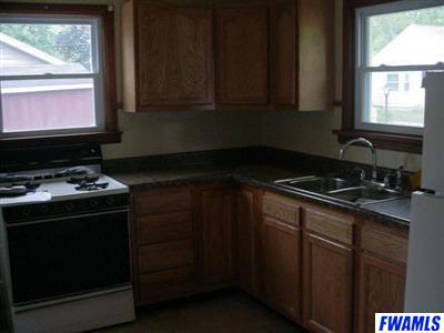 916 Adams Street Decatur, IN 46733 - Photo 4 of 8