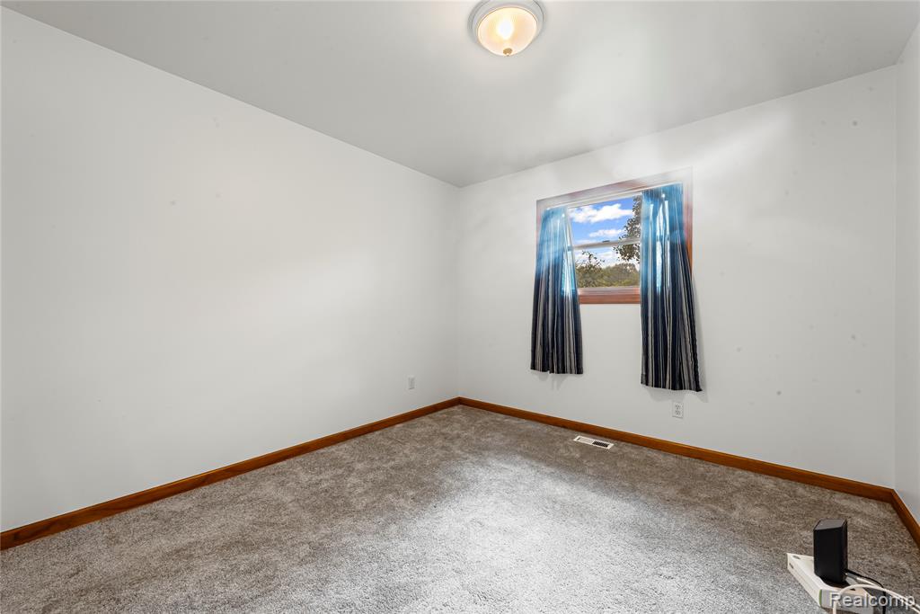 9769 Andersonville Road Clarkston, MI 48346 - Photo 13 of 33 Gallery Image 13