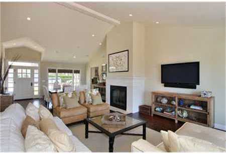 1312 Rodeo Drive La Jolla, CA 92037 - Photo 4 of 18 Living room