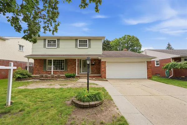 $384,500 | 14140 Hubbard Street, Livonia, MI 48154