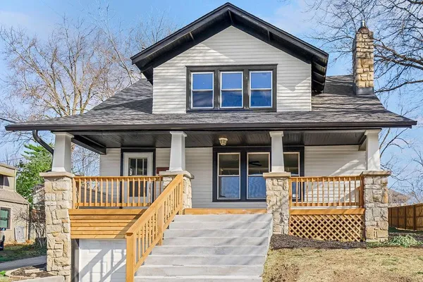 $355,000 | 730 West College Street, Liberty, MO 64068