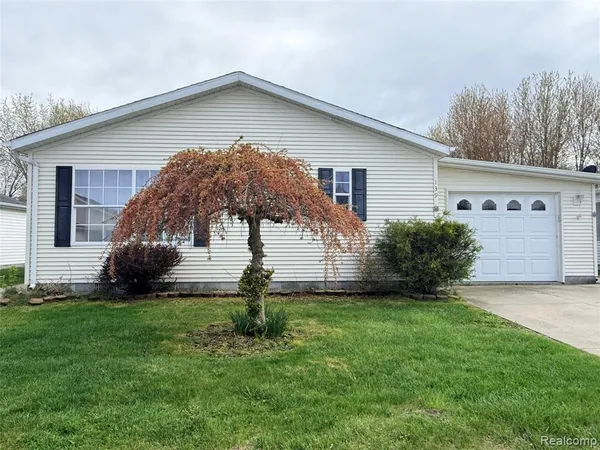 $124,900 | 3211 Keewahdin Road, Unit 139, Fort Gratiot, MI 48059