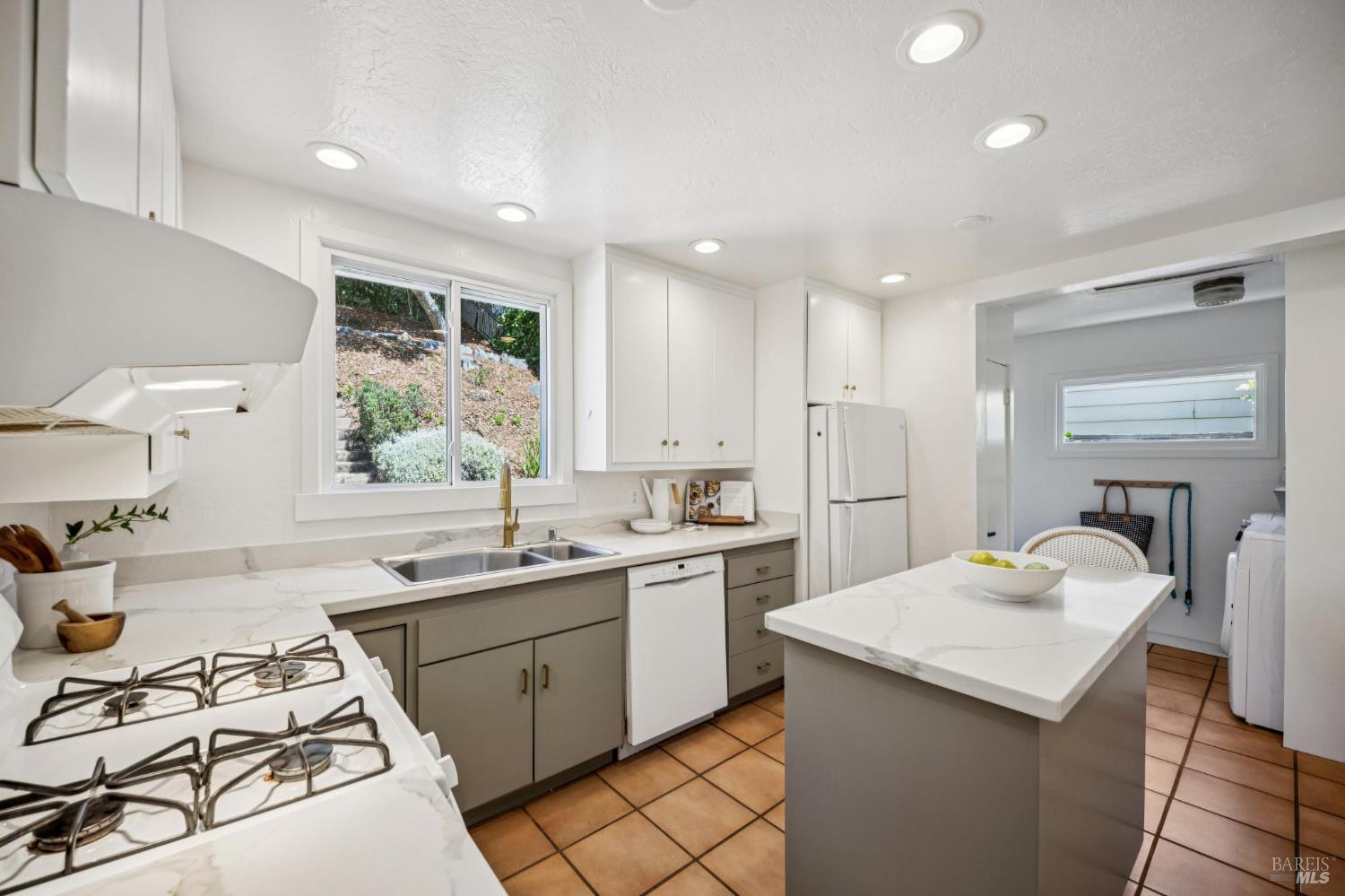 62 Heather Way Larkspur, CA 94939 - Photo 6 of 31