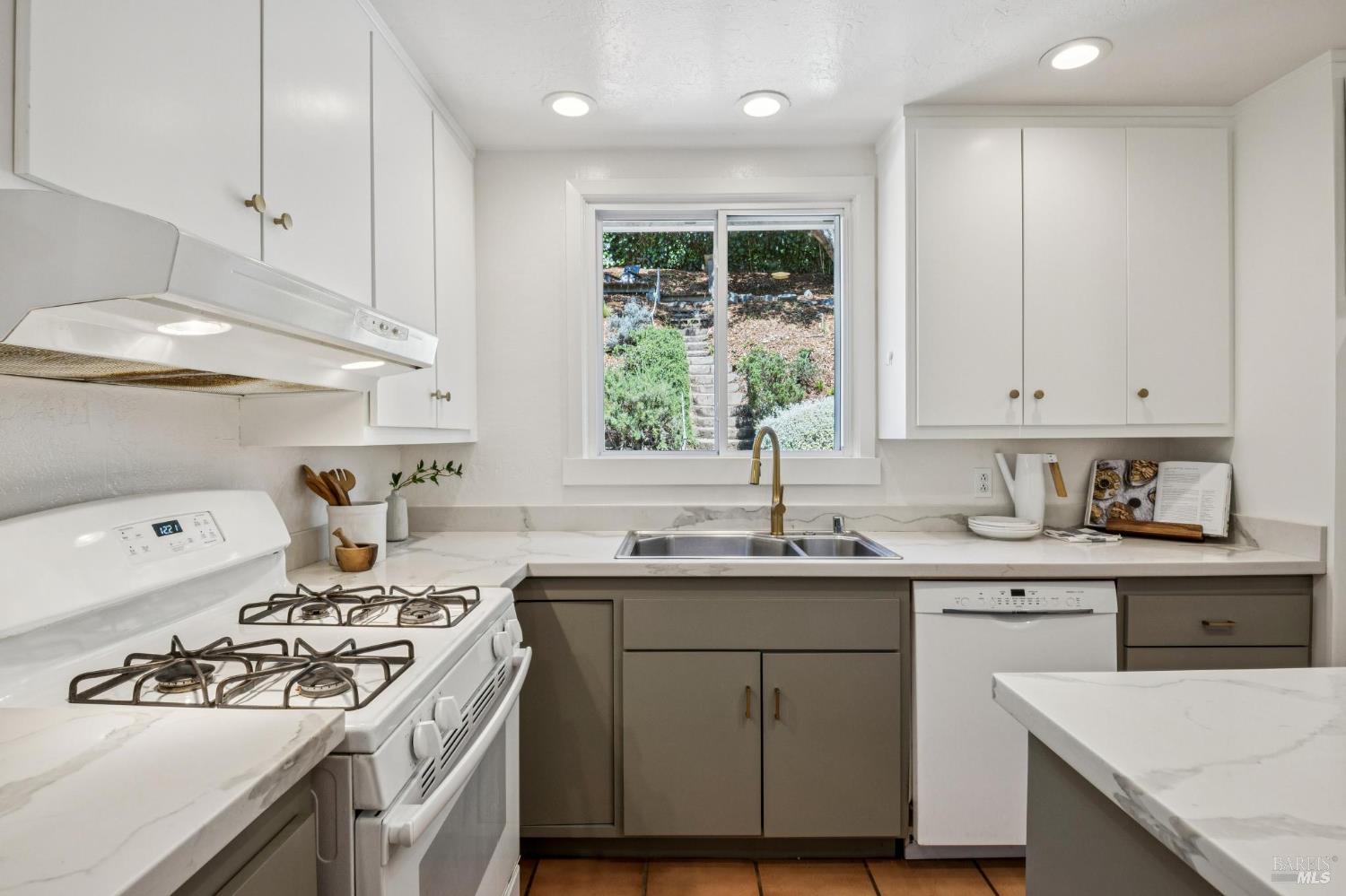 62 Heather Way Larkspur, CA 94939 - Photo 8 of 31