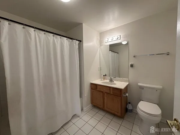 $2,400 | 1022 Dogwood Court, New Brunswick, NJ 08901