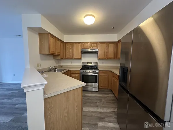 $2,400 | 1022 Dogwood Court, New Brunswick, NJ 08901