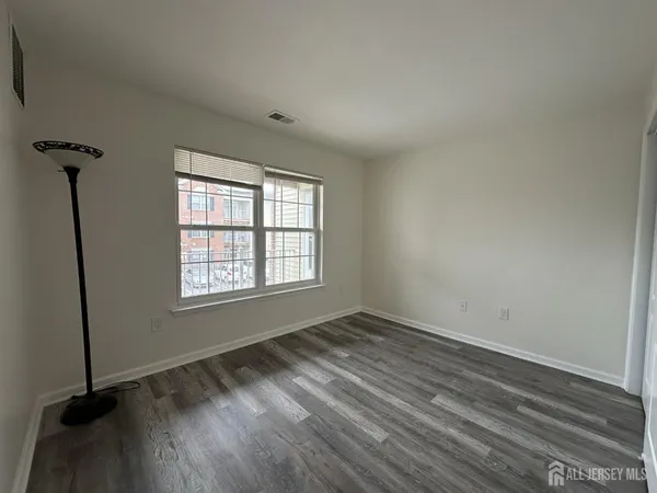 $2,400 | 1022 Dogwood Court, New Brunswick, NJ 08901