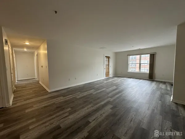 $2,400 | 1022 Dogwood Court, New Brunswick, NJ 08901