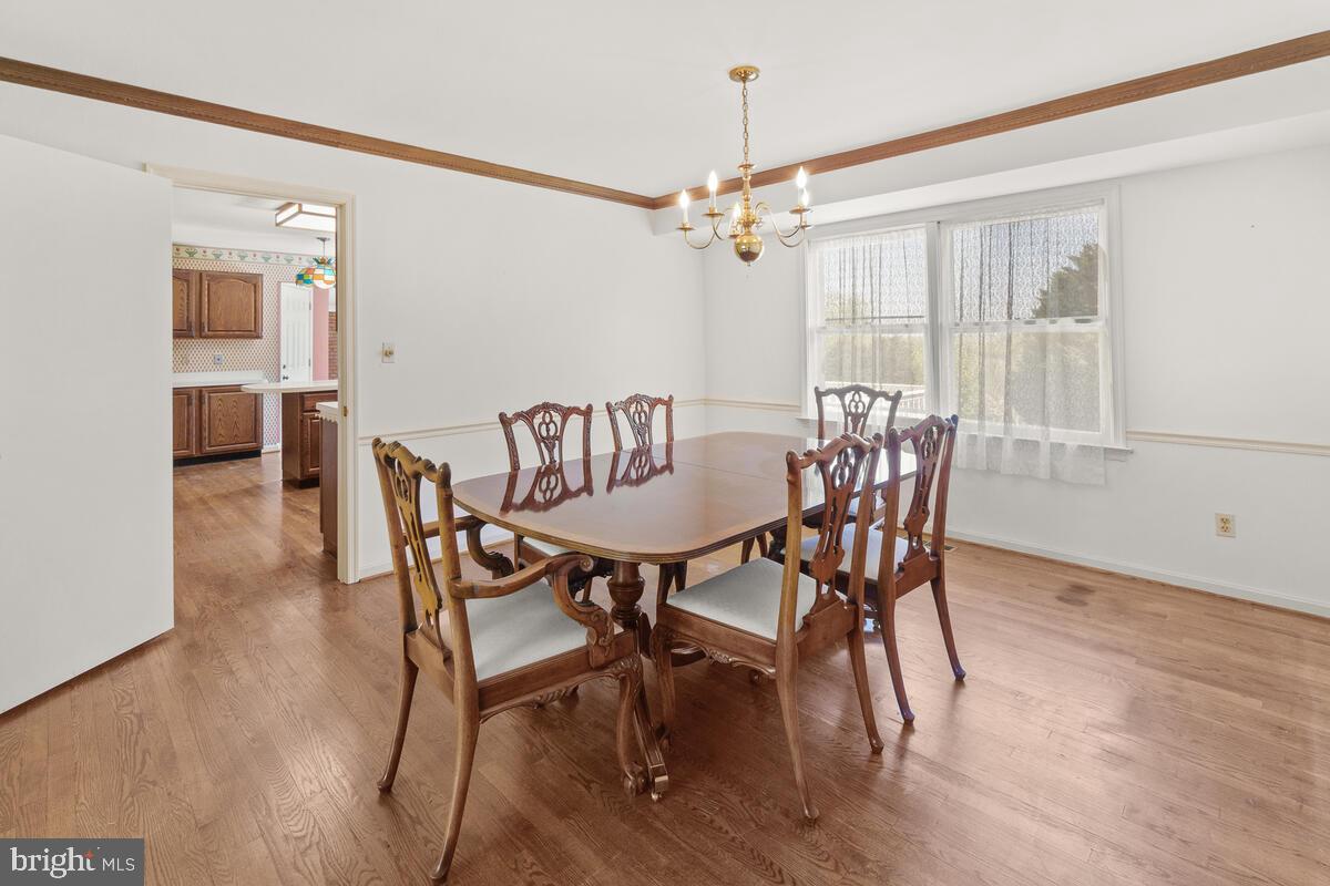 7921 Chestnut Grove Road Frederick, MD 21701 - Photo 15 of 34 Plenty of room for Thanksgiving!