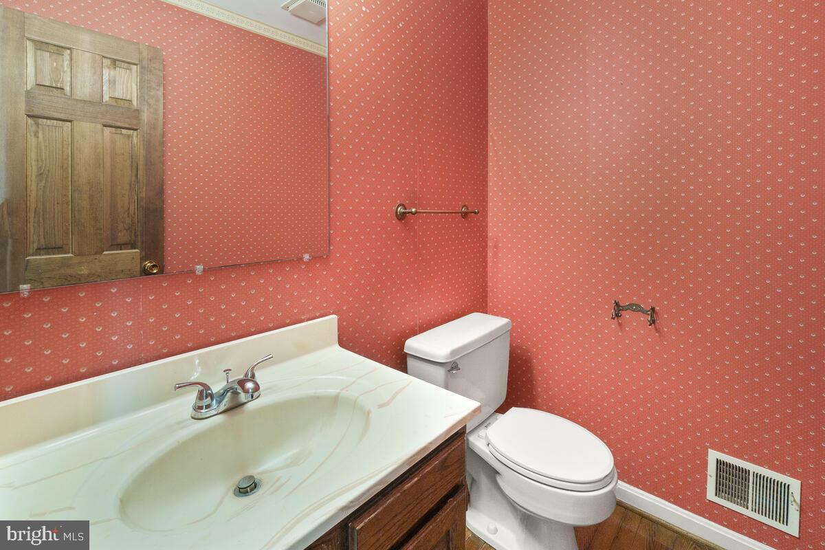 7921 Chestnut Grove Road Frederick, MD 21701 - Photo 19 of 34 Convenient half bath