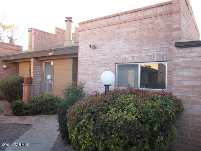 4312 East Allison Road Tucson, AZ 85712 - Photo 1 of 13