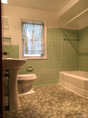 1754 Bournemouth Road Grosse Pointe Woods, MI 48236 - Photo 12 of 25