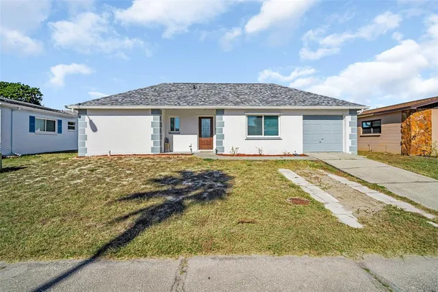 a view of a house with a yard