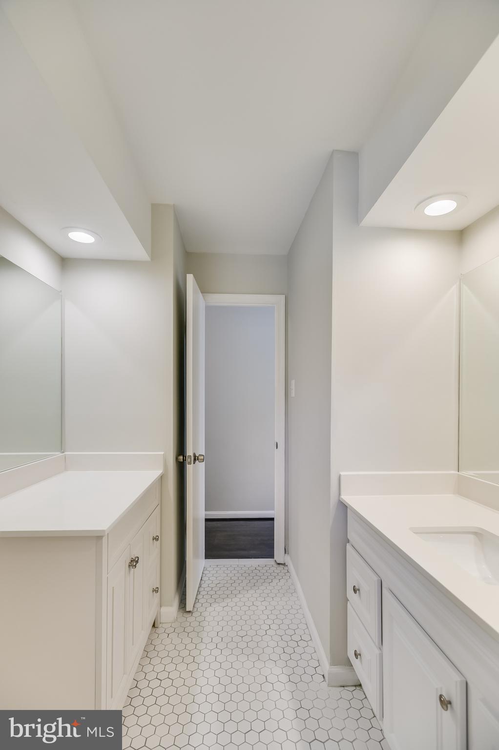 12604 Springloch Court Silver Spring, MD 20904 - Photo 17 of 31 Hall bathroom