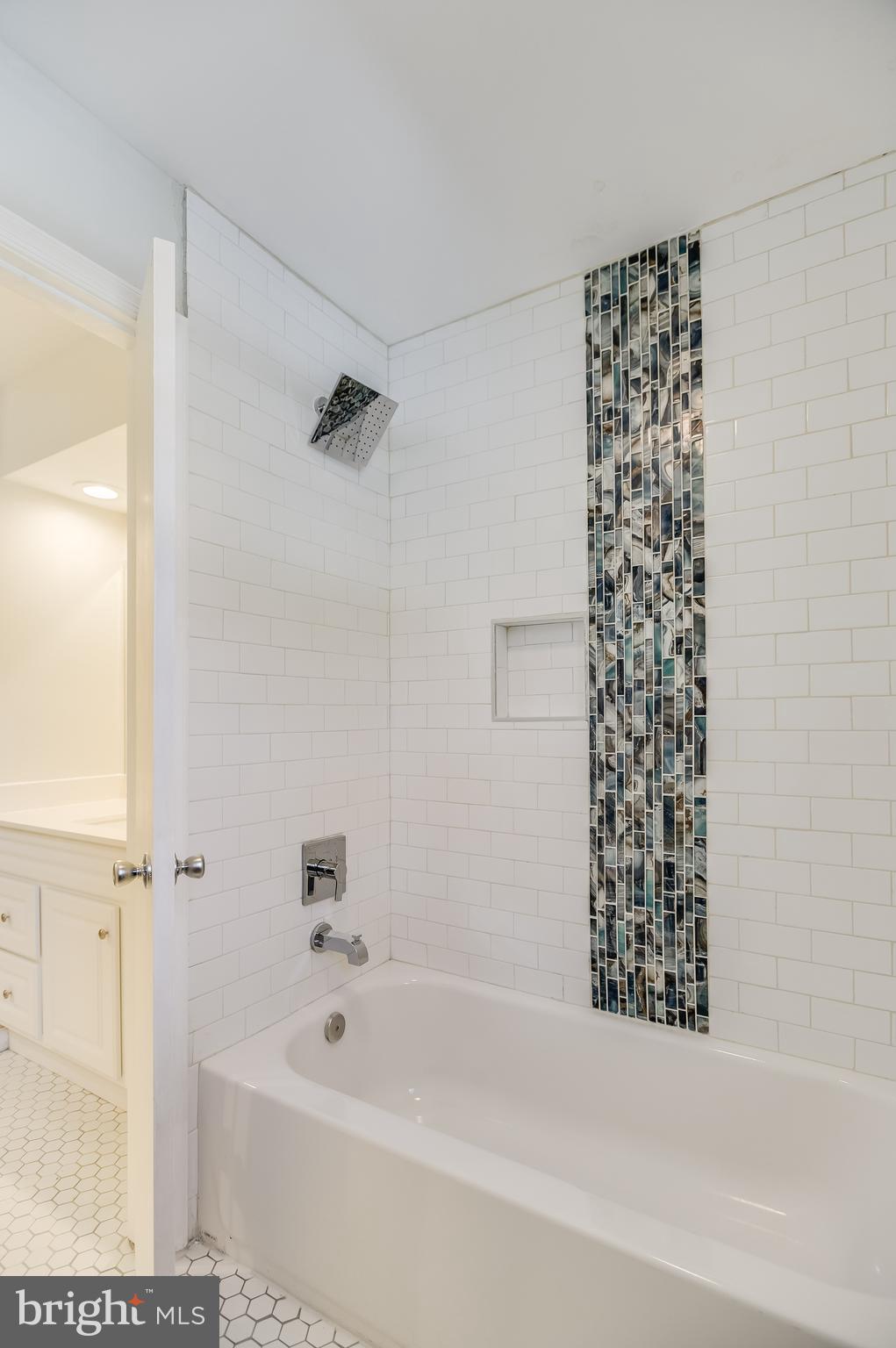 12604 Springloch Court Silver Spring, MD 20904 - Photo 18 of 31 Hall bathroom