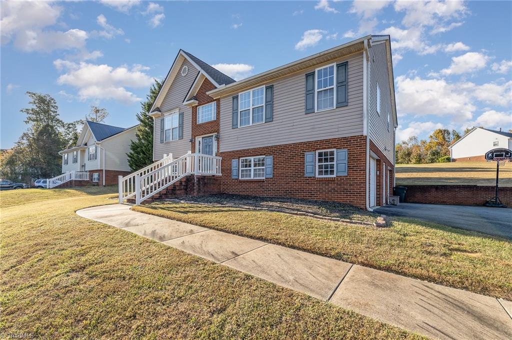 6940 Rangecrest Road Belews Creek, NC 27009 - Photo 4 of 20 Gallery Image 4
