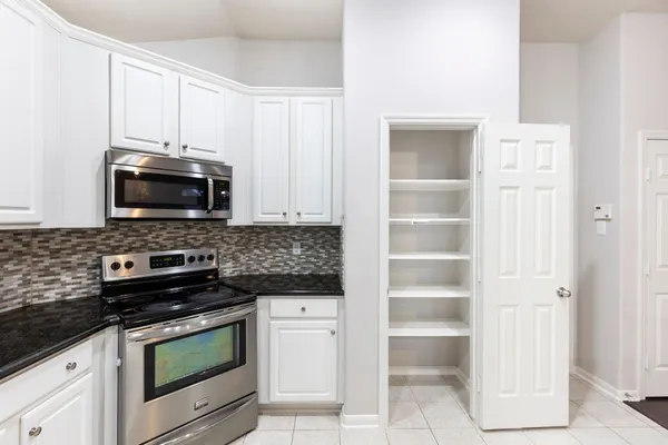 $2,600 | 35 Auburn Path Drive, The Woodlands, TX 77382