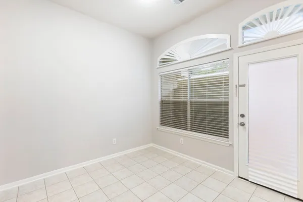 $2,600 | 35 Auburn Path Drive, The Woodlands, TX 77382