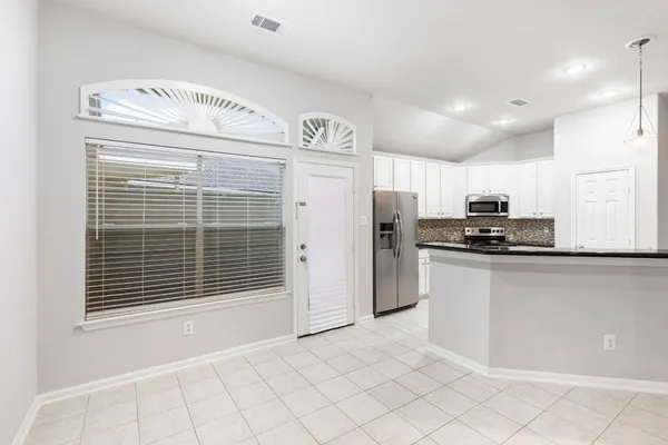 $2,600 | 35 Auburn Path Drive, The Woodlands, TX 77382