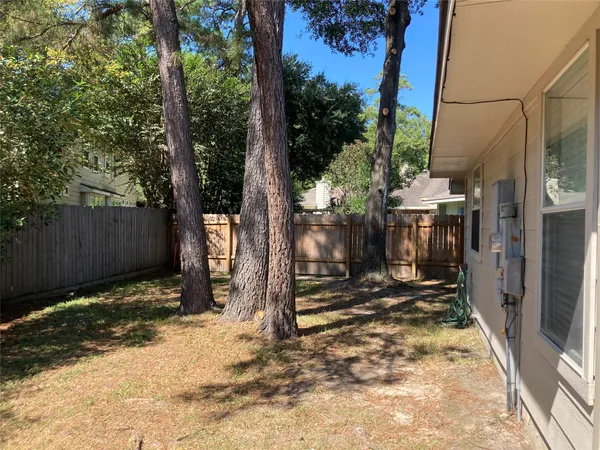 $2,600 | 35 Auburn Path Drive, The Woodlands, TX 77382